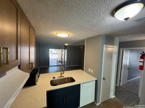 $1,690 | 5019 Concord Ridge, San Antonio, TX 78228
