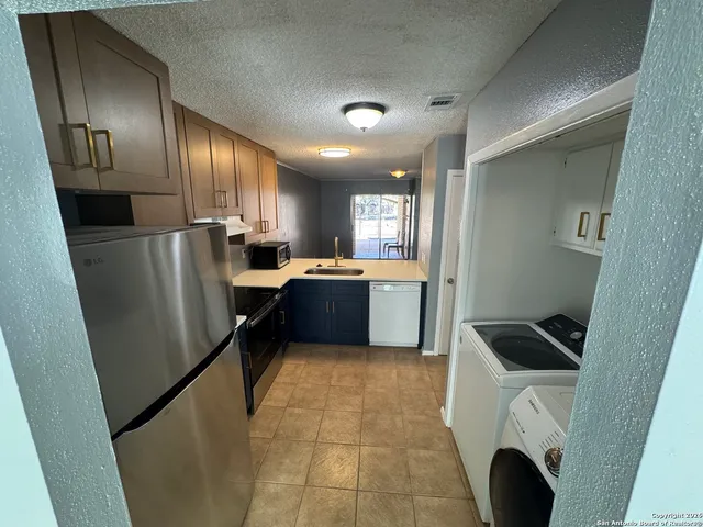 $1,800 | 5019 Concord Place, San Antonio, TX 78201