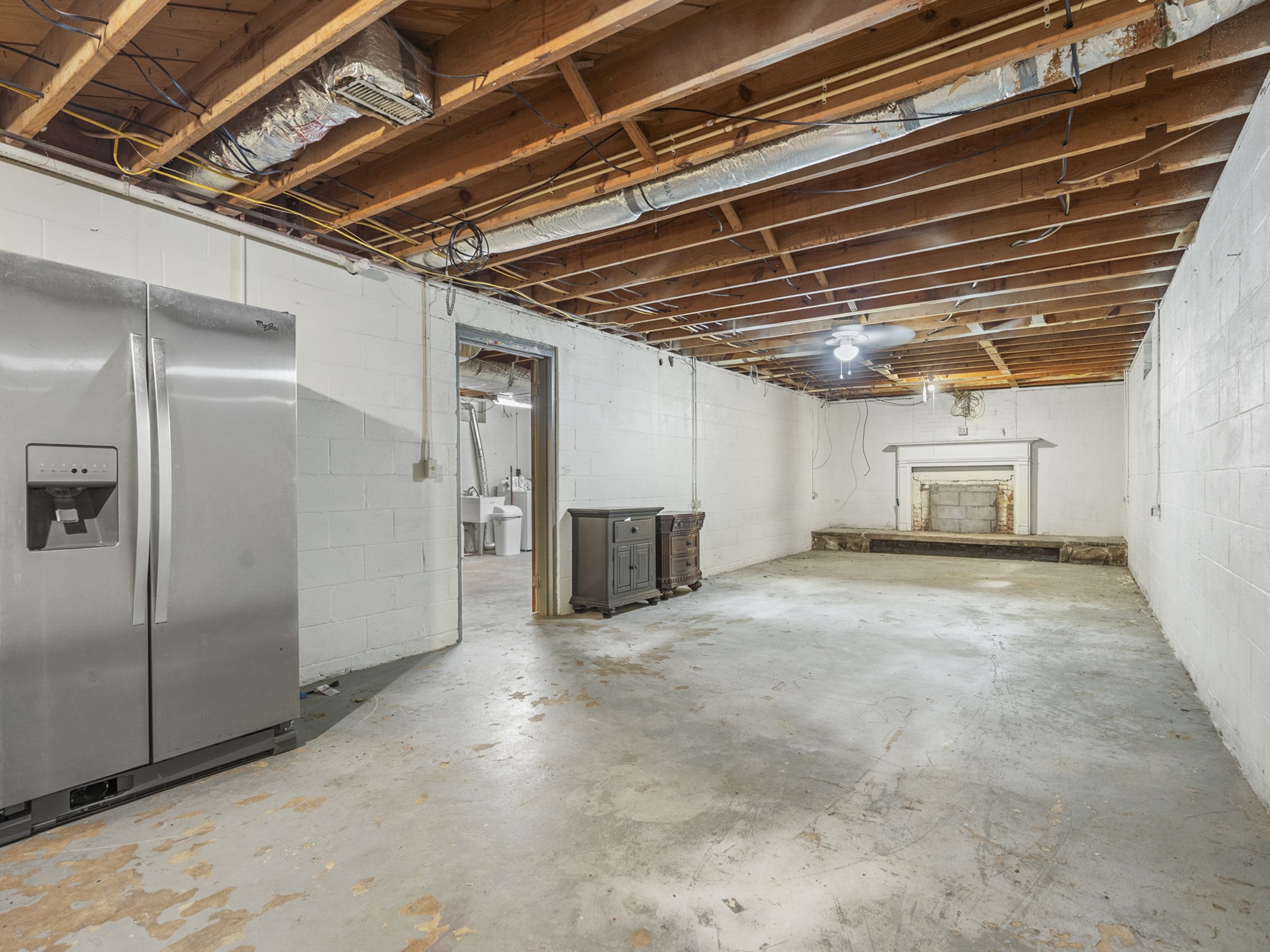 2502 Sullivan Knowles Road Sparta, TN 38583 - Photo 24 of 45 a view of empty room with wooden ceiling