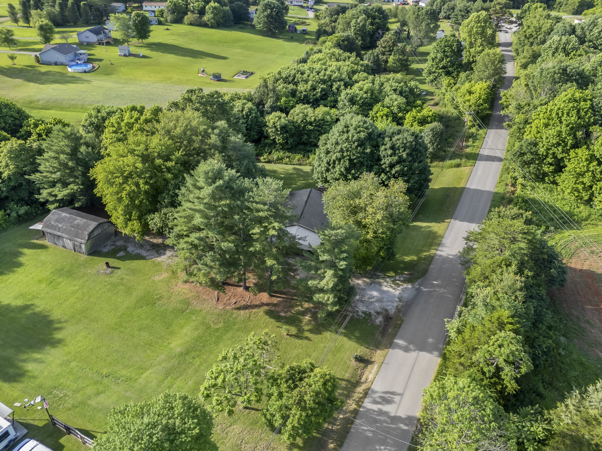 2502 Sullivan Knowles Road Sparta, TN 38583 - Photo 28 of 45 an aerial view of a houses with yard