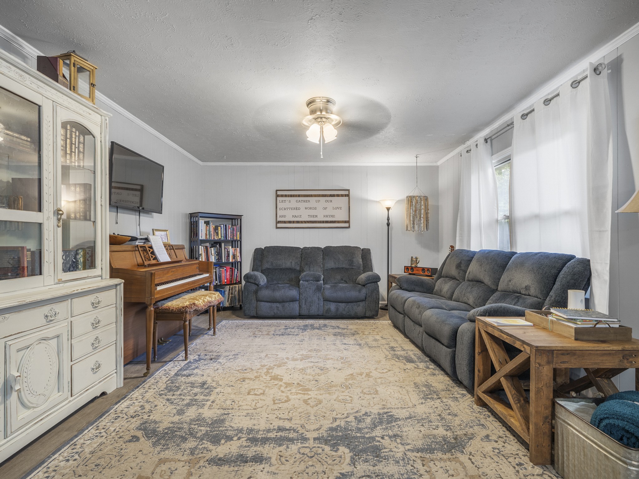 2502 Sullivan Knowles Road Sparta, TN 38583 - Photo 9 of 45 a living room with furniture and wooden floor