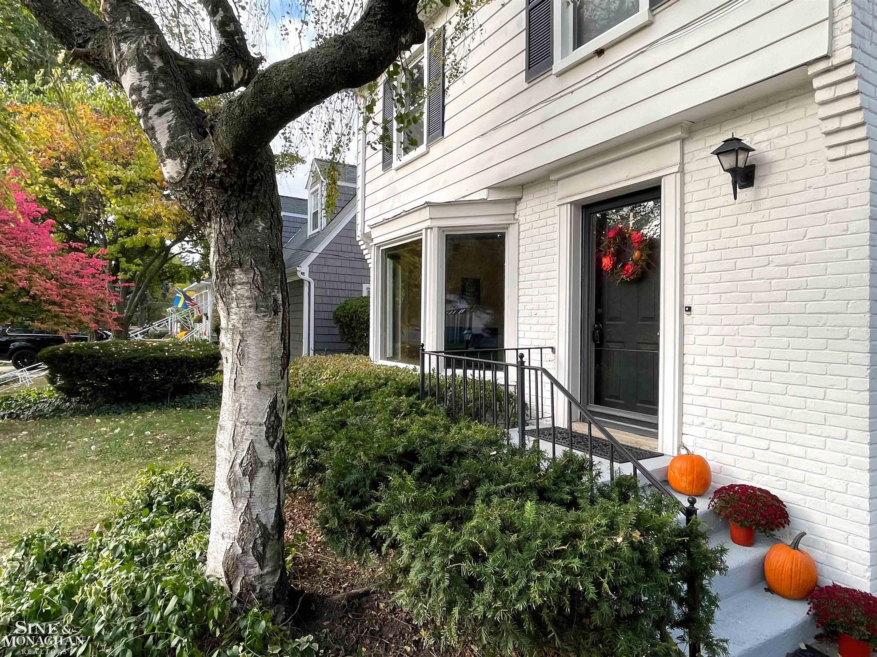 208 Moross Road Grosse Pointe Farms, MI 48236 - Photo 3 of 35