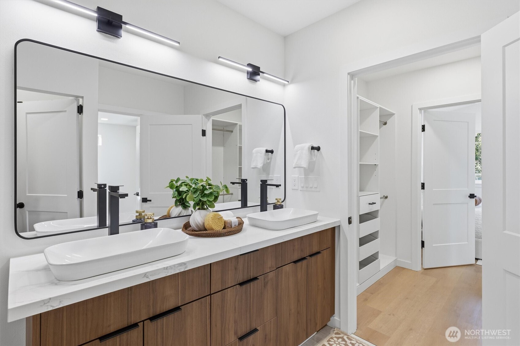 1511 Northeast 96th Street Seattle, WA 98115 - Photo 19 of 39