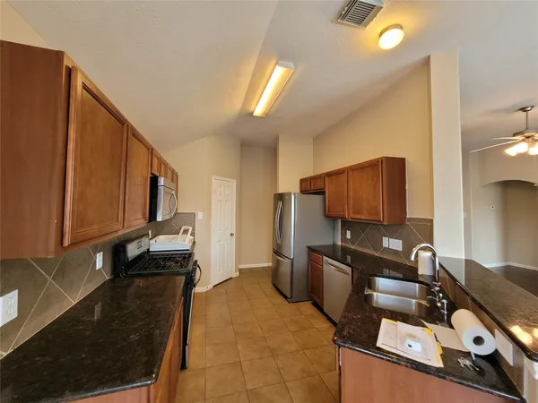 $2,100 | 11826 Fortune Park Drive, Houston, TX 77047