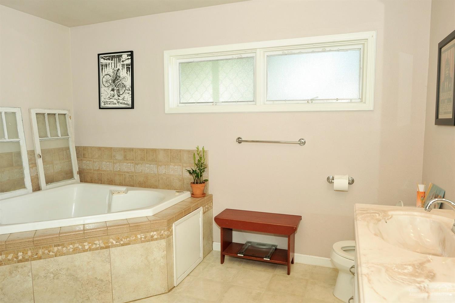 1080 Northeast Jones Road Bend, OR 97701 - Photo 18 of 22 Full bath with dual sinks, tiled soaking
