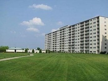 100 Cove Way, Unit 306 Quincy, MA 02169 - Photo 21 of 21 a view of a big building with garden