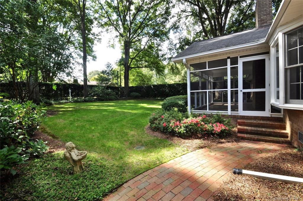 145 Lansdowne Road Charlotte, NC 28270 - Photo 4 of 22 Gallery Image 4