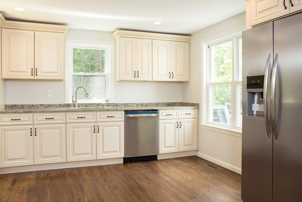 11 Hospital Road Medfield, MA 02052 - Photo 5 of 22 Gallery Image 5
