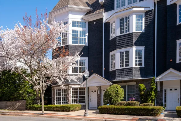 $1,795,000 | 31 1st Street, Pelham, NY 10803
