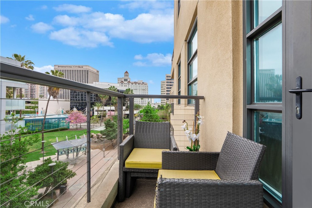 133 The Promenade North, Unit 422 Long Beach, CA 90802 - Photo 21 of 52 a view of balcony with furniture and a garden