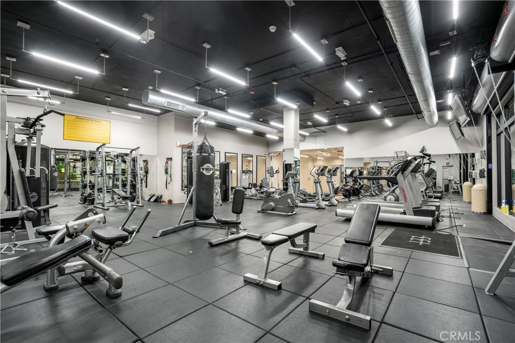 133 The Promenade North, Unit 422 Long Beach, CA 90802 - Photo 28 of 52 a view of a room with gym equipment