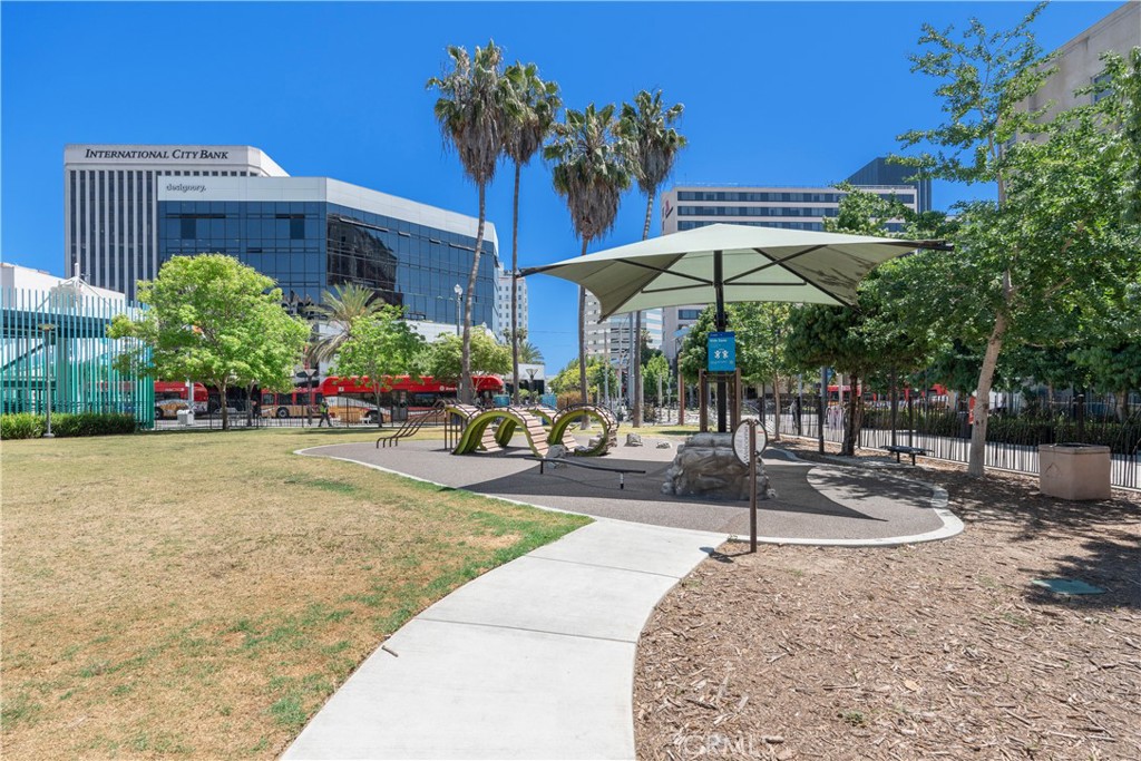 133 The Promenade North, Unit 422 Long Beach, CA 90802 - Photo 33 of 52 a view of a building with sitting area