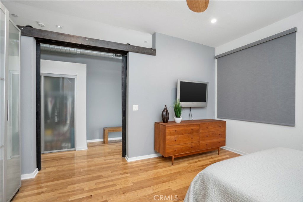 133 The Promenade North, Unit 422 Long Beach, CA 90802 - Photo 8 of 52 a bedroom with a bed and flat screen tv