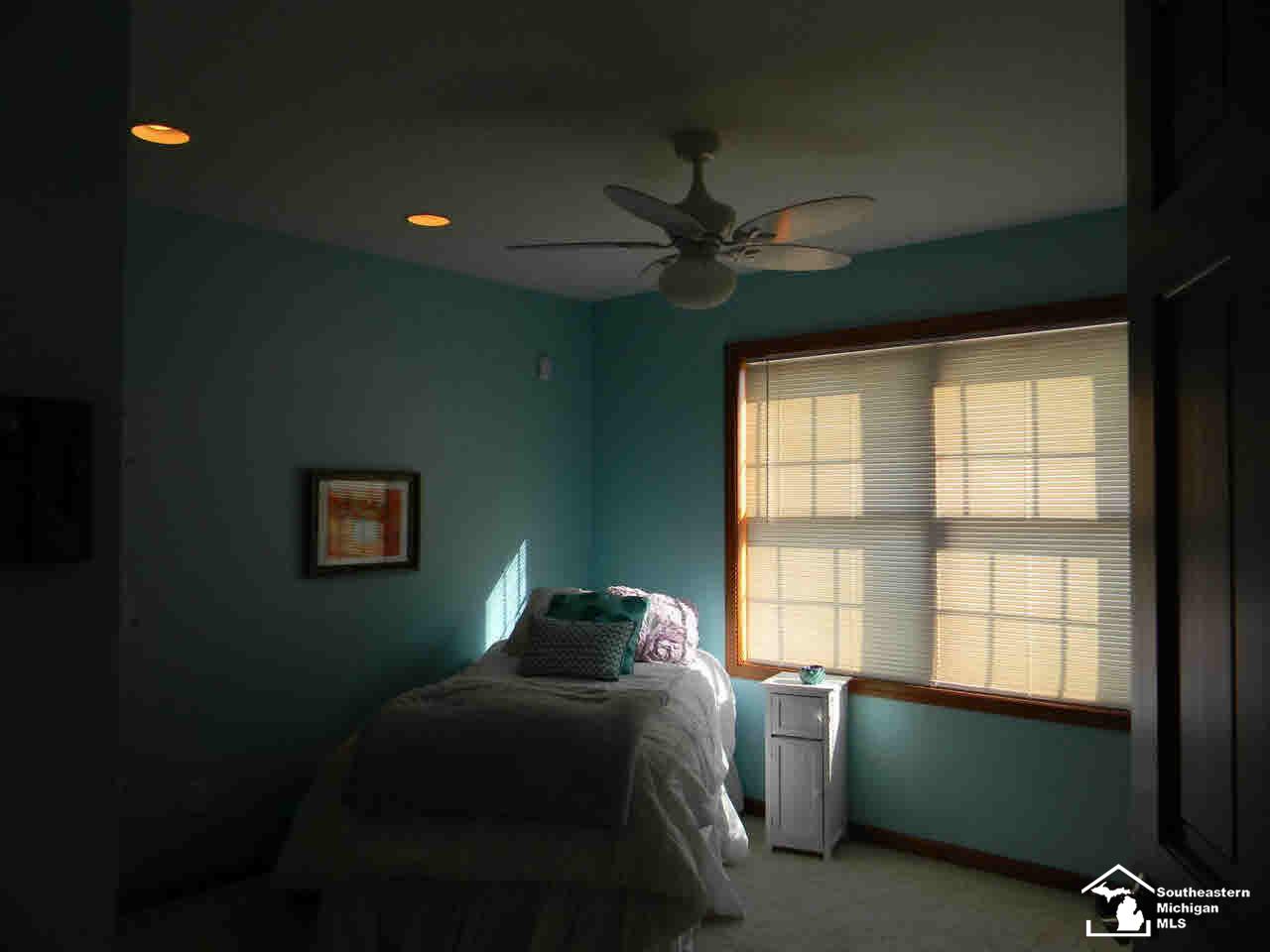 1052 Hubbard Road Monroe, MI 48161 - Photo 14 of 25 20446738-13.JPG