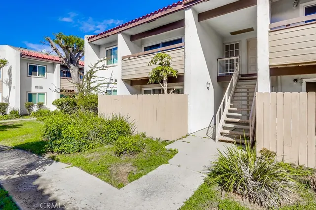 $2,600 | 2511 West Sunflower Avenue, Unit P8, Santa Ana, CA 92704