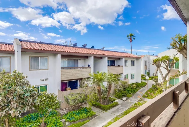 $2,600 | 2511 West Sunflower Avenue, Unit P8, Santa Ana, CA 92704