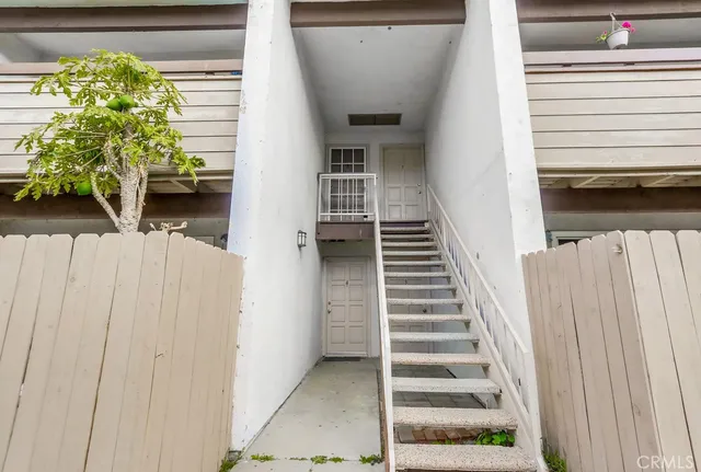 $2,600 | 2511 West Sunflower Avenue, Unit P8, Santa Ana, CA 92704