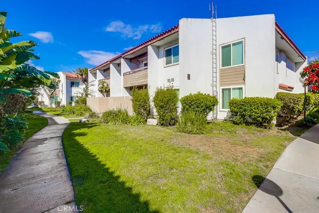 $2,600 | 2511 West Sunflower Avenue, Unit P8, Santa Ana, CA 92704