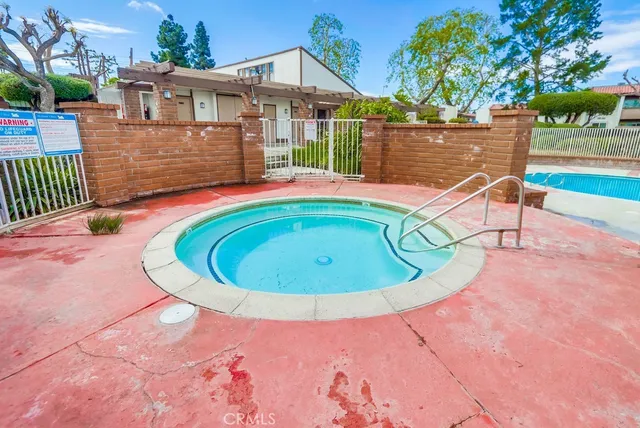 $2,600 | 2511 West Sunflower Avenue, Unit P8, Santa Ana, CA 92704