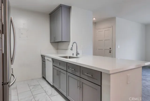 $2,600 | 2511 West Sunflower Avenue, Unit P8, Santa Ana, CA 92704