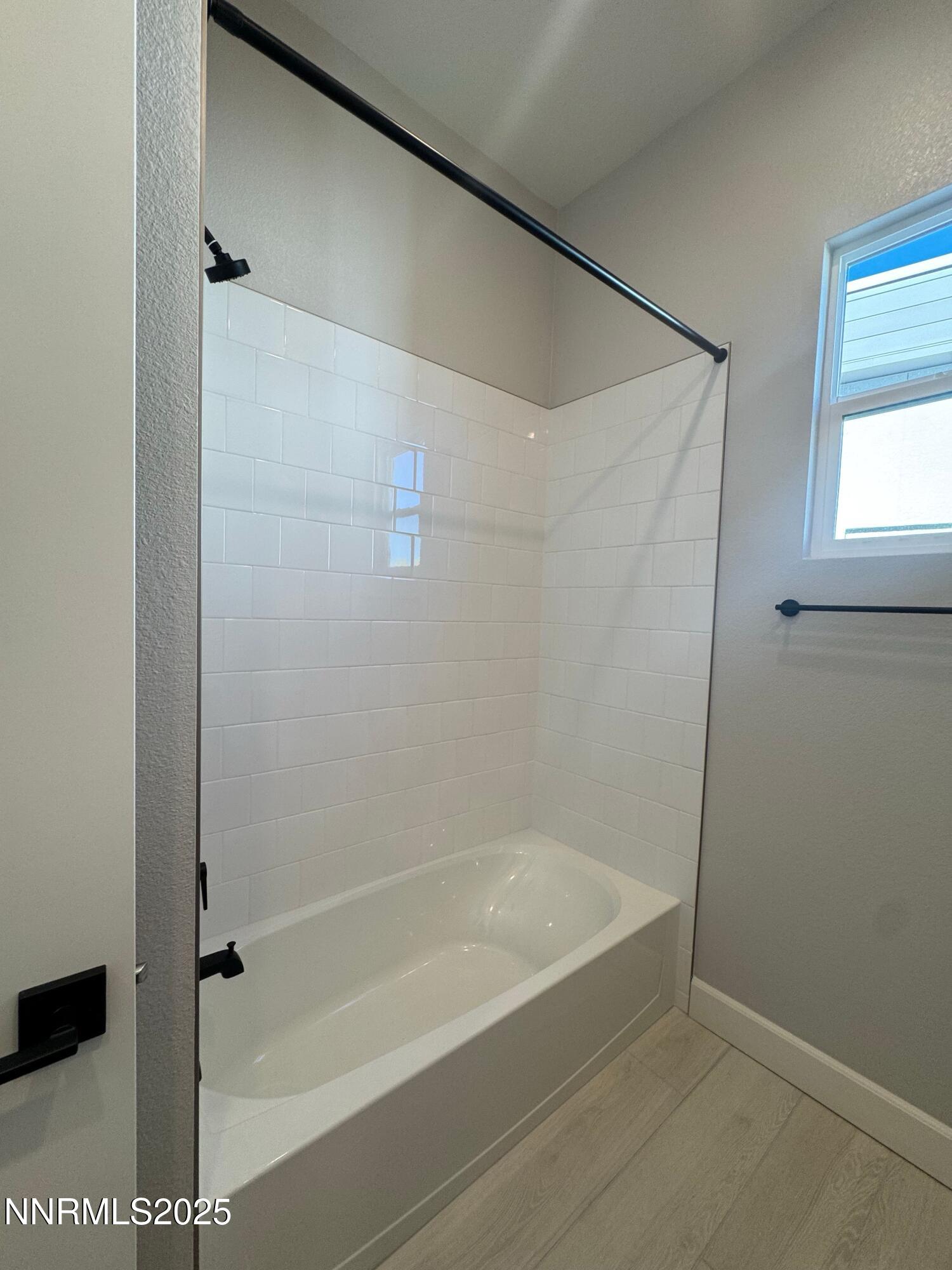 1521 Golf Club Drive Reno, NV 89519 - Photo 35 of 38 a bathroom with a bathtub