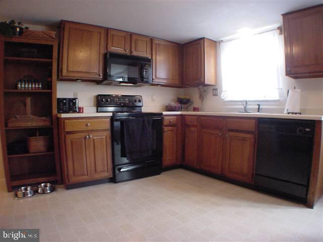 2723 Colonial Road Harrisburg, PA 17112 - Photo 2 of 12 Gallery Image 2
