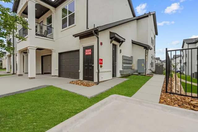 $1,317 | 1664 Hillside Terrace, Unit 2716, Buda, TX 78610