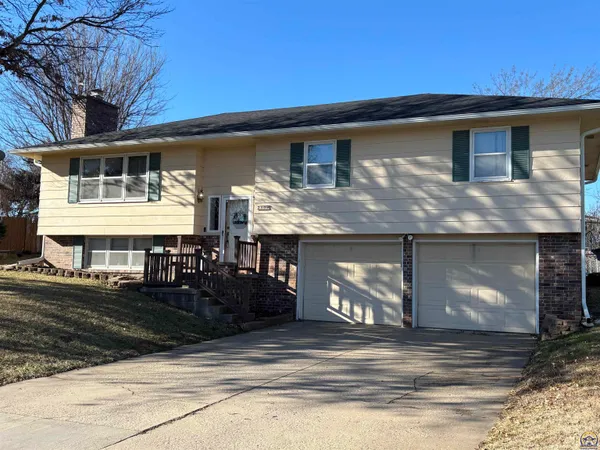 2509 La Guna Court, Emporia, KS 66801