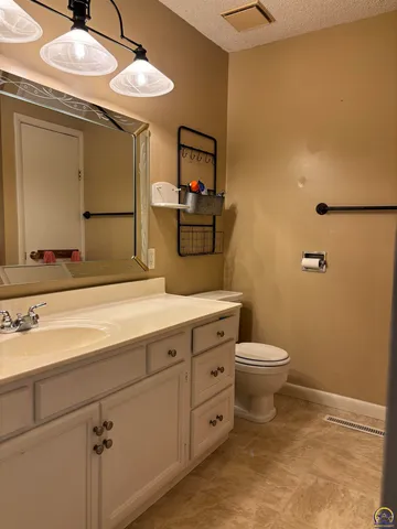 $244,900 | 2509 La Guna Court, Emporia, KS 66801