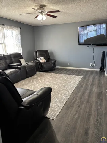 $244,900 | 2509 La Guna Court, Emporia, KS 66801