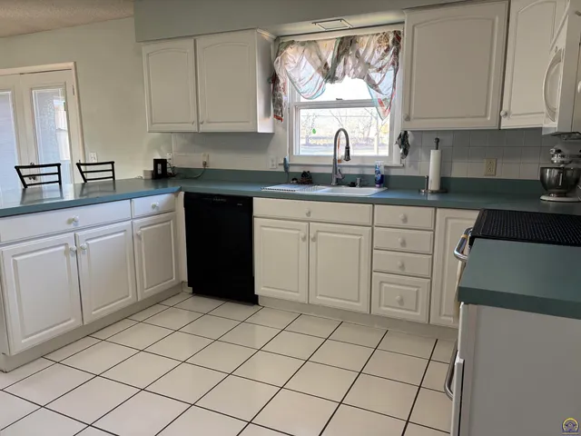 $244,900 | 2509 La Guna Court, Emporia, KS 66801