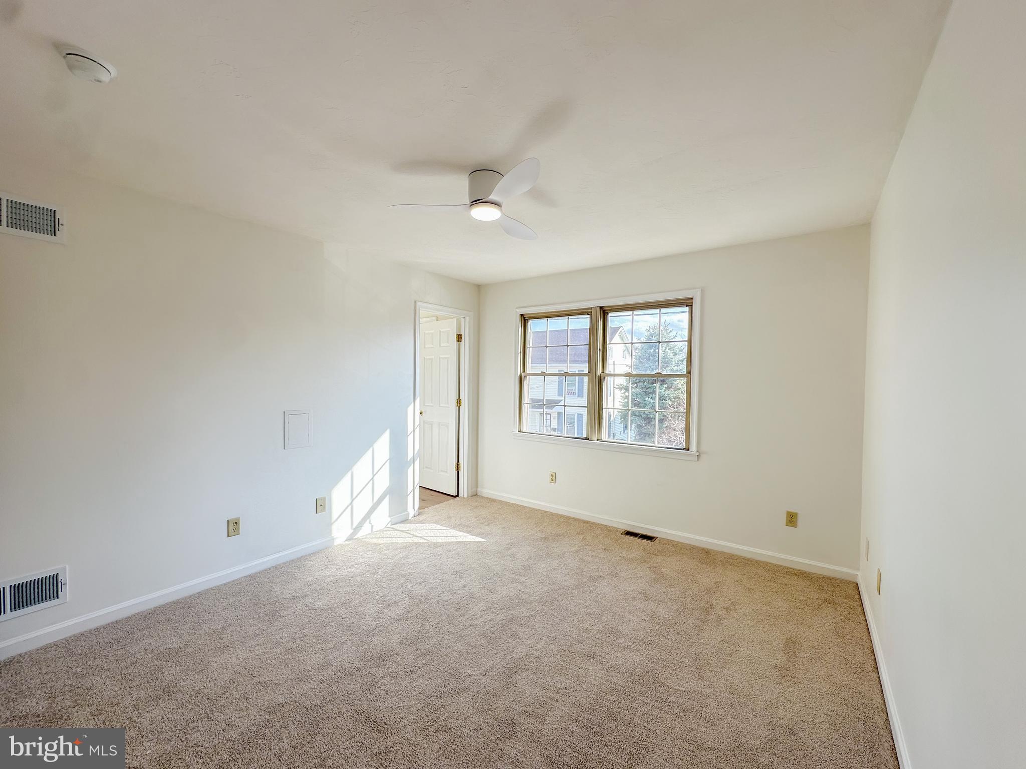 552 Locust Street Hanover, PA 17331 - Photo 13 of 31