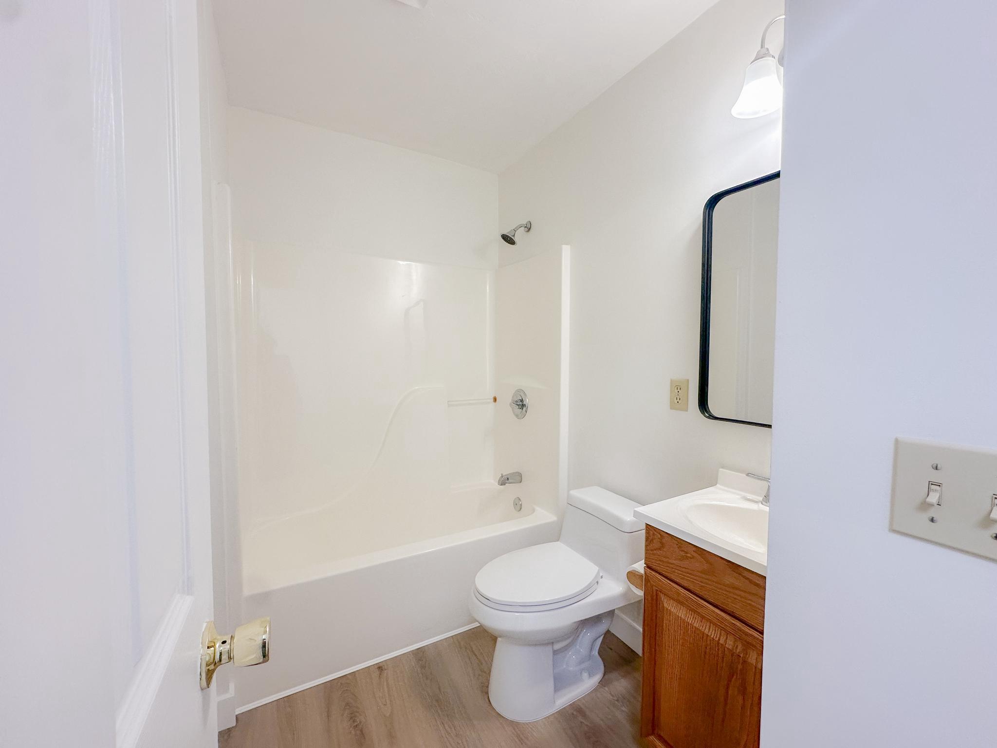 552 Locust Street Hanover, PA 17331 - Photo 24 of 37 Full Bathroom