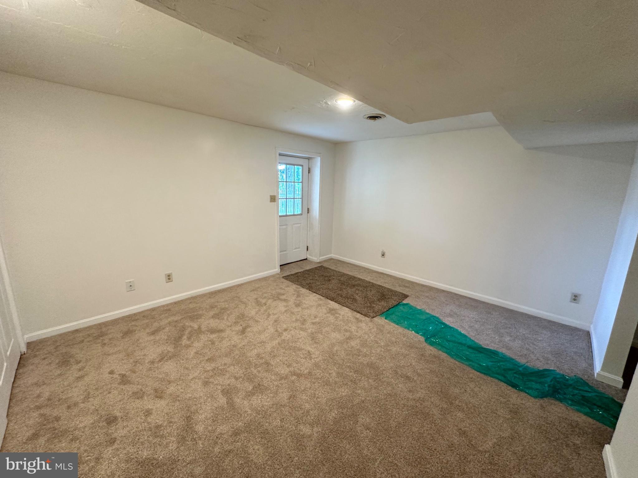 552 Locust Street Hanover, PA 17331 - Photo 29 of 37 Spacious room with natural light.