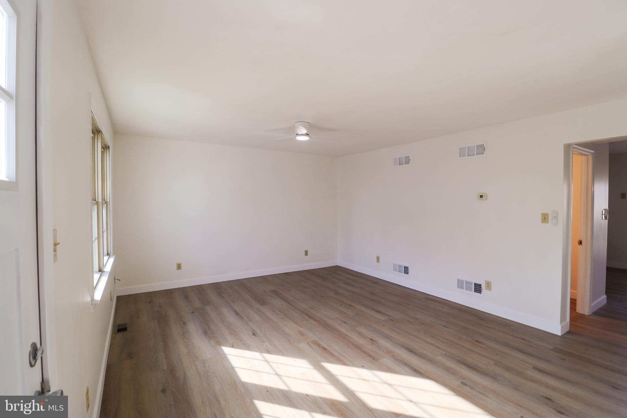 552 Locust Street Hanover, PA 17331 - Photo 8 of 31