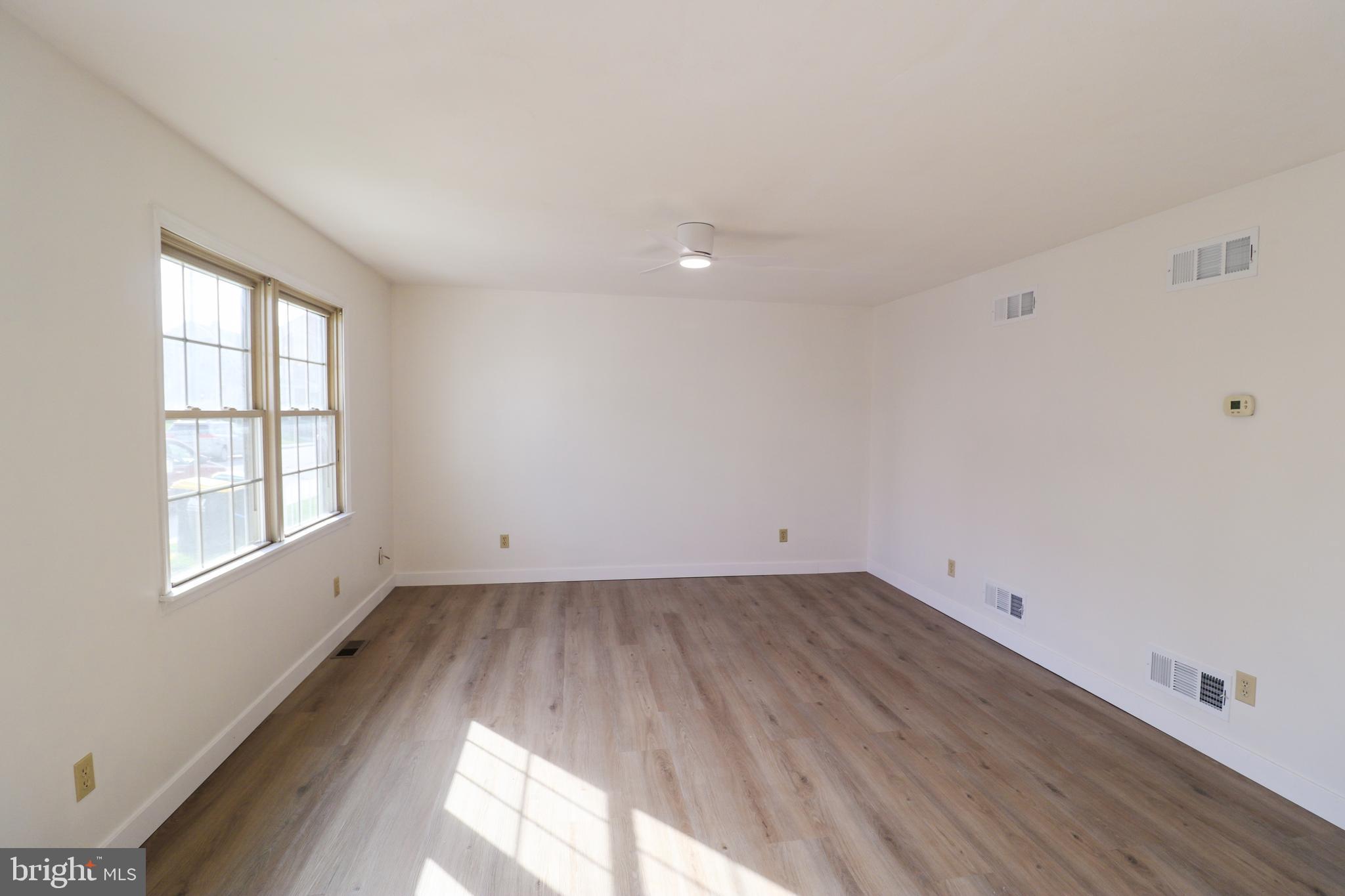 552 Locust Street Hanover, PA 17331 - Photo 9 of 31