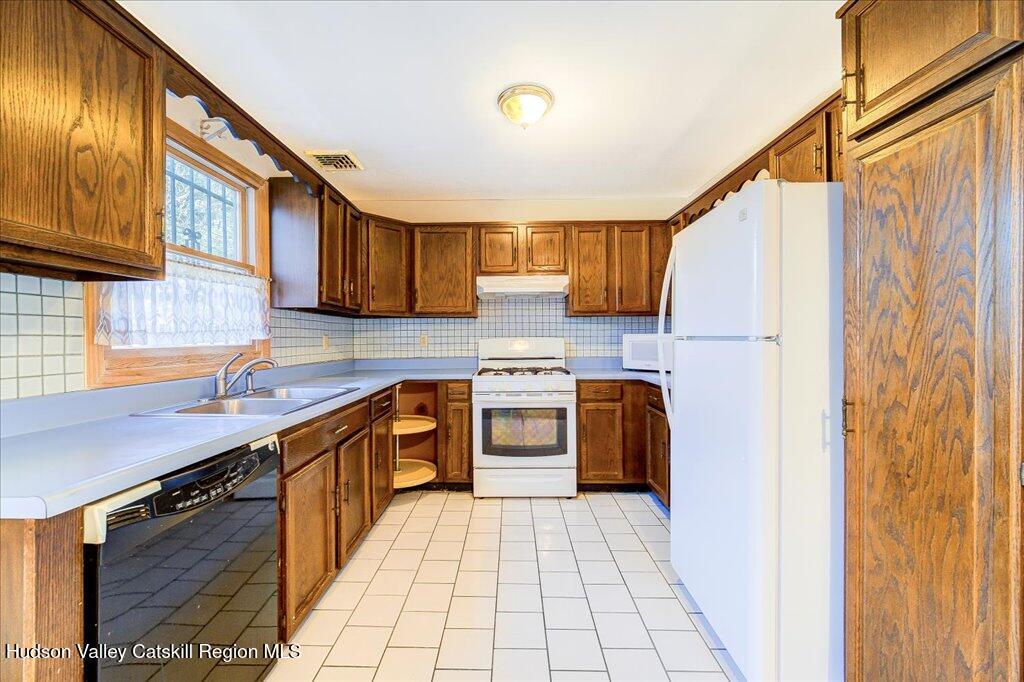 218 Plattekill Ardonia Road Wallkill, NY 12589 - Photo 11 of 34 23-e (1)