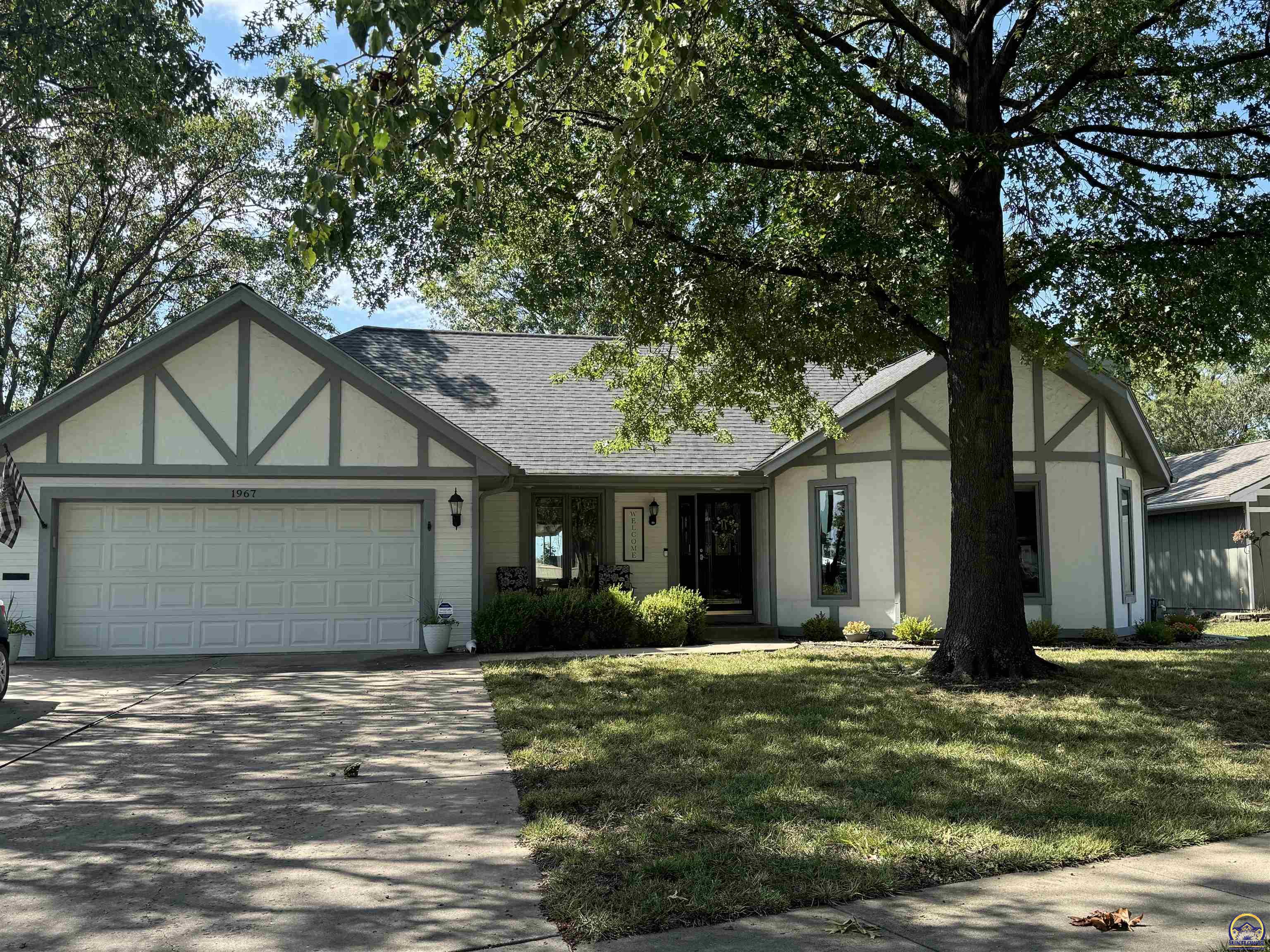 1967 Southwest Arrowhead Road, Topeka, KS 66604 Compass