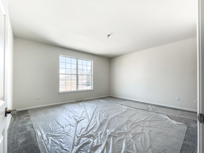 4 Ridge Court Bolingbrook, IL 60440 - Photo 10 of 16 an empty room with a window