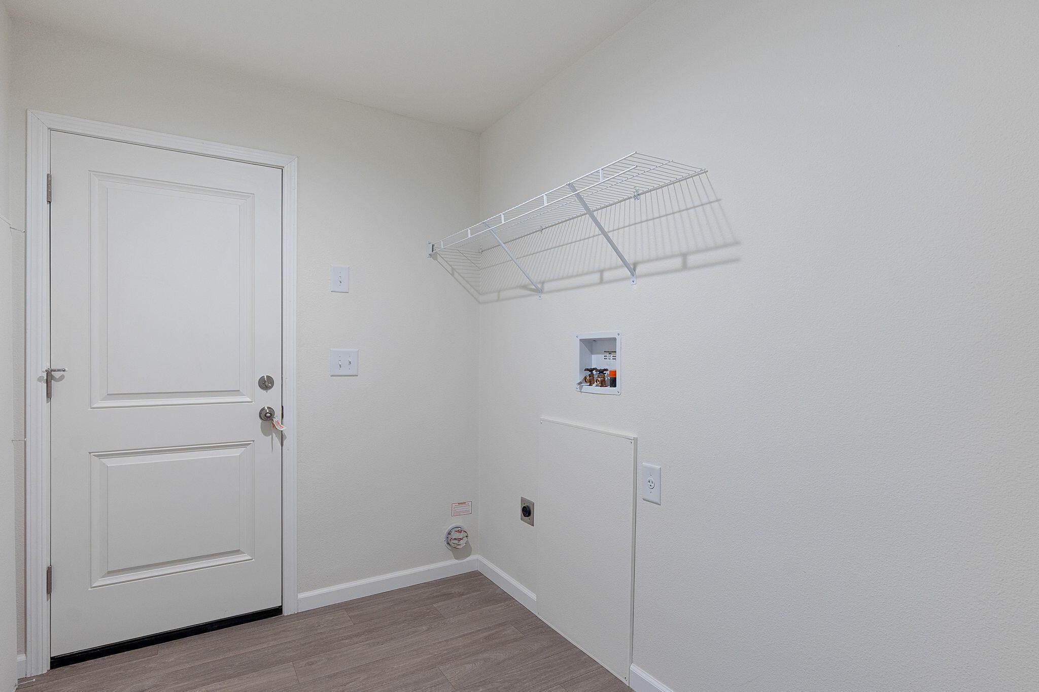 11258 Iron Mountain Road Redding, CA 96001 - Photo 20 of 27 Indoor laundry