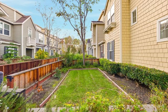 a view of a pathway with a house