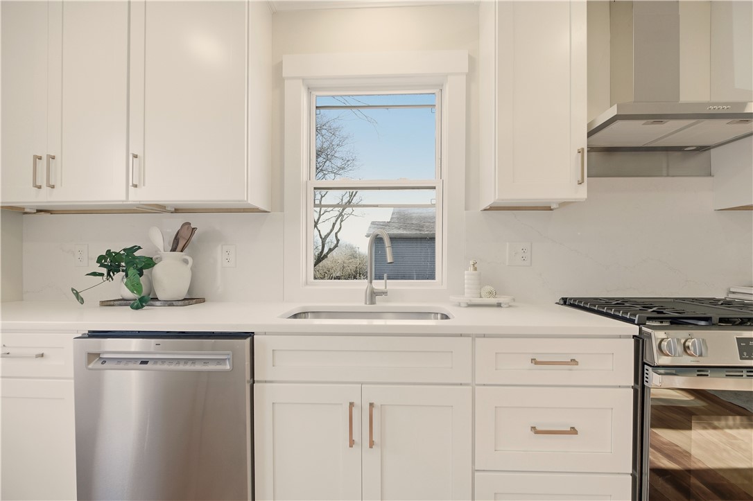 85 Bayview Avenue, Unit 2 Bristol, RI 02809 - Photo 8 of 44