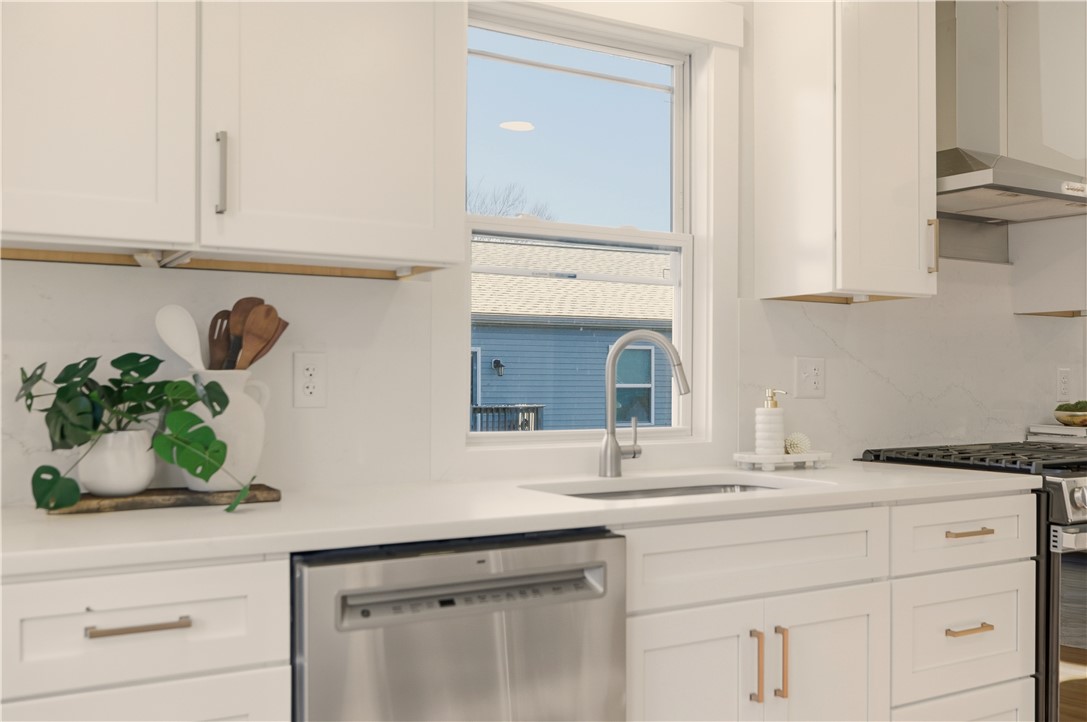 85 Bayview Avenue, Unit 2 Bristol, RI 02809 - Photo 9 of 44