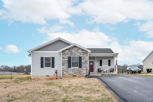 $314,900 | 208 Stratford Place, Madison Heights, VA 24572