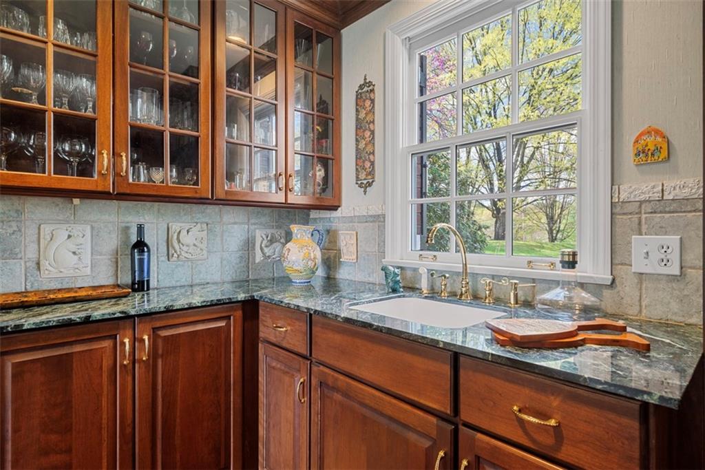 251 Fairview Road Pittsburgh, PA 15238 - Photo 19 of 49 Wet bar and great storage/built-ins