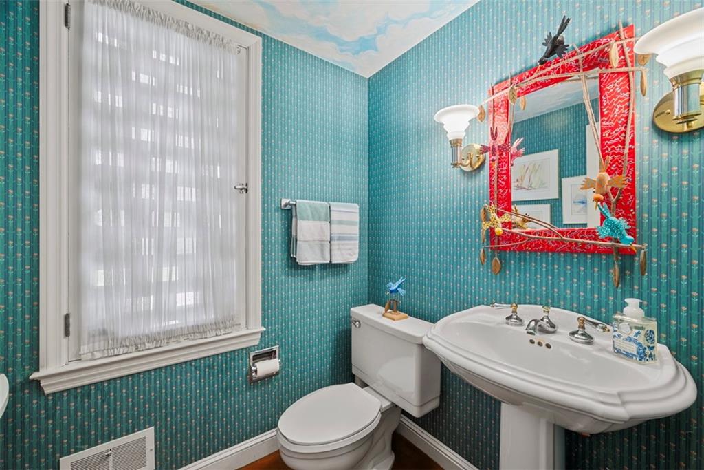 251 Fairview Road Pittsburgh, PA 15238 - Photo 25 of 49 Powder room