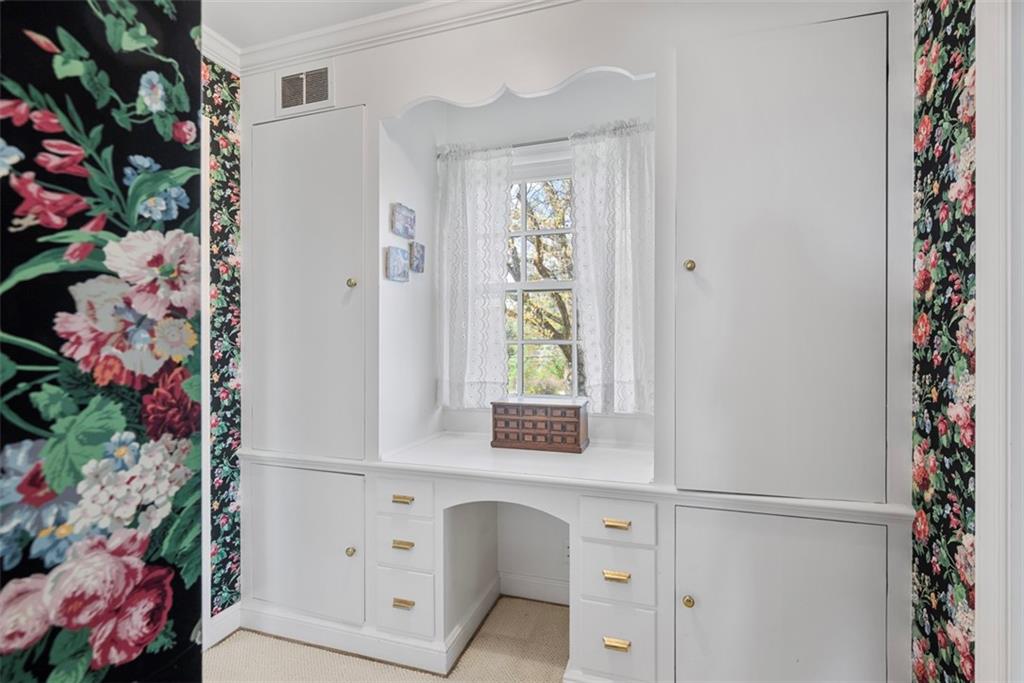 251 Fairview Road Pittsburgh, PA 15238 - Photo 31 of 49 Dressing area
