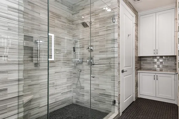 $998,000 | 3 Waterway Court, Unit 5C, The Woodlands, TX 77380