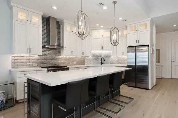 $998,000 | 3 Waterway Court, Unit 5C, The Woodlands, TX 77380