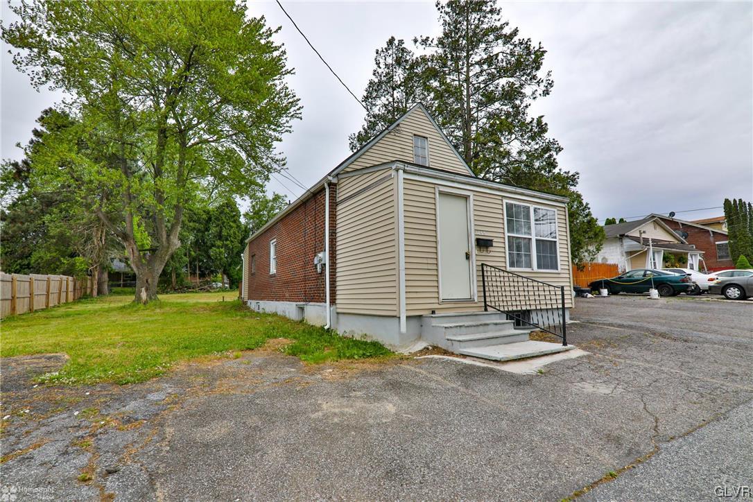 1246 Pembroke Road Bethlehem, PA 18017 - Photo 4 of 20 Gallery Image 4